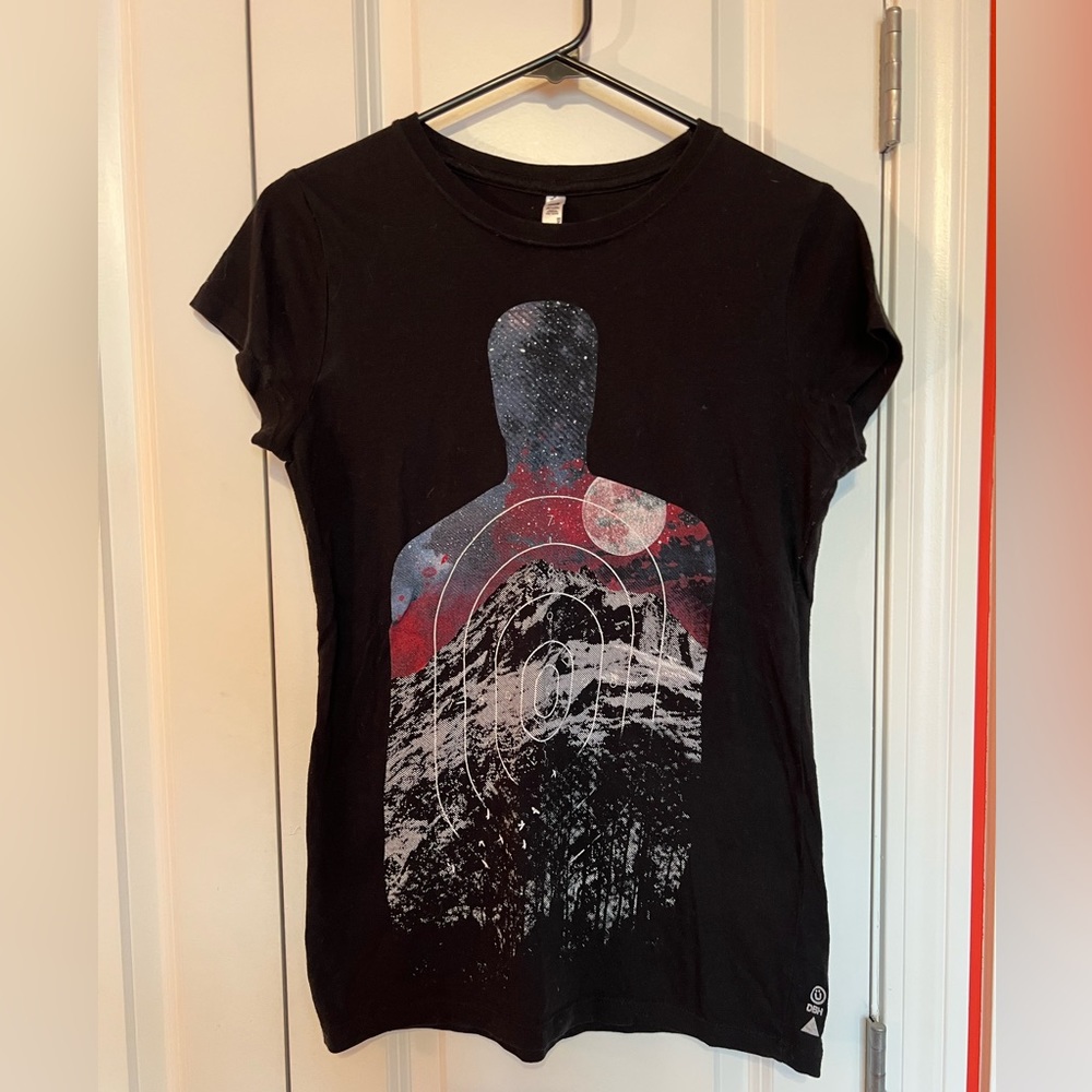 Design By Humans T-shirt size M